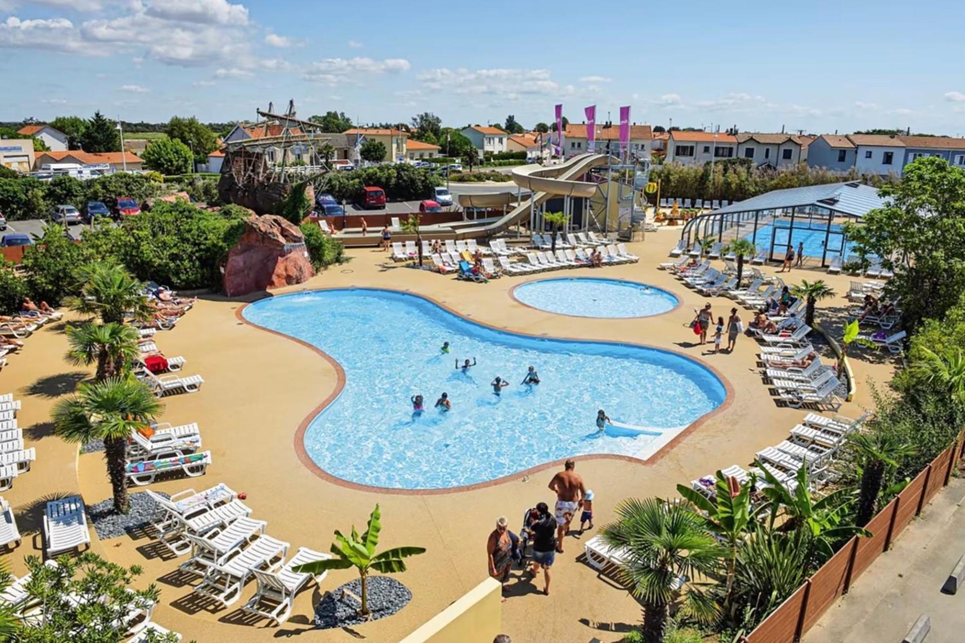 Kampaoh La Rochelle Hotel ชาแตเลยง-ปลาจ ภายนอก รูปภาพ